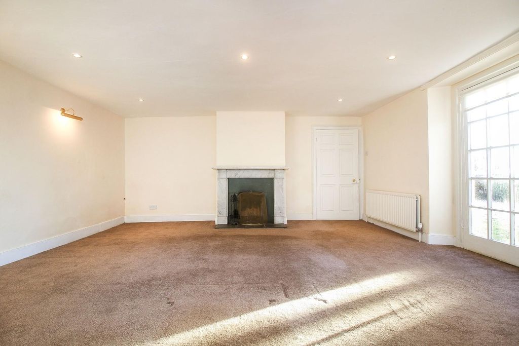 Property photo 3 of 10 Sitting Room