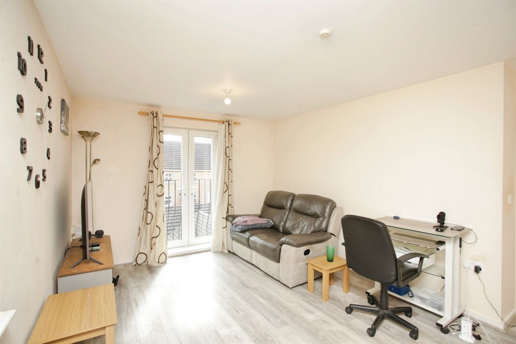 Property photo 3 of 13