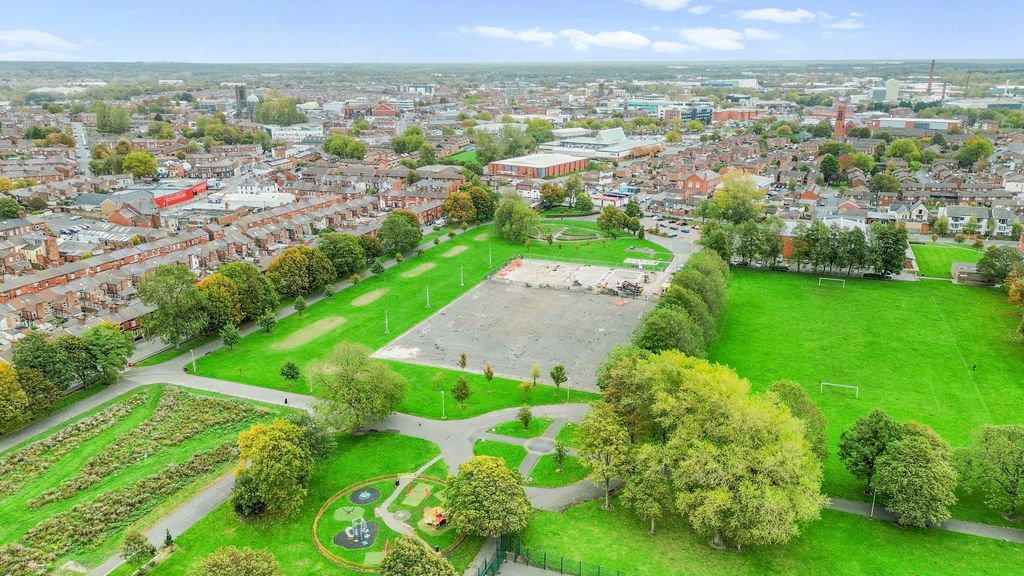 Property photo 3 of 33