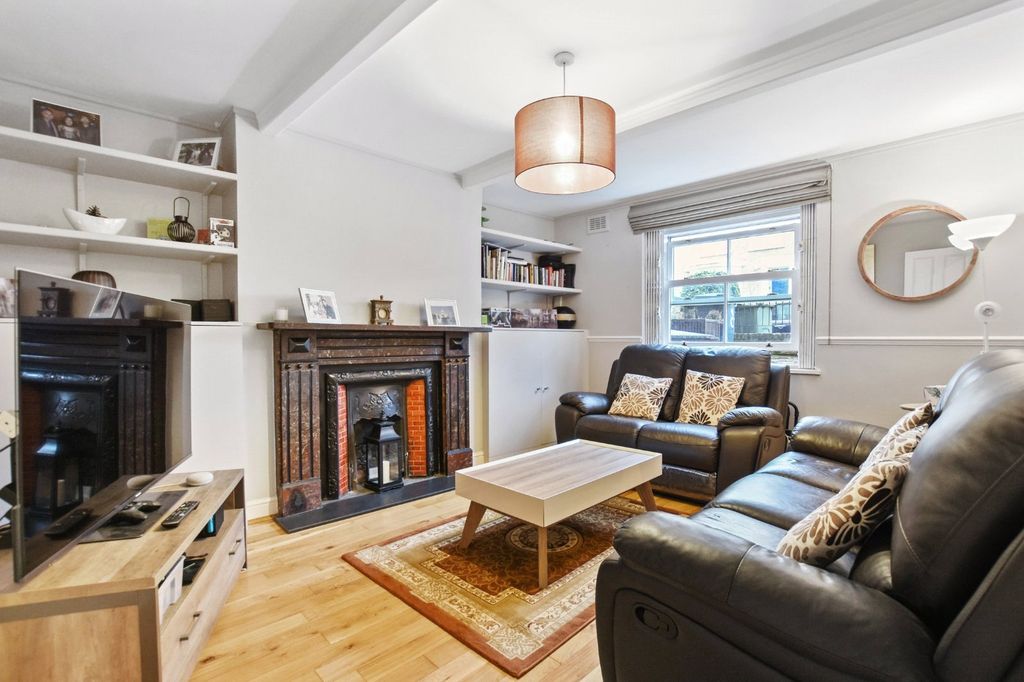 Property photo 2 of 9