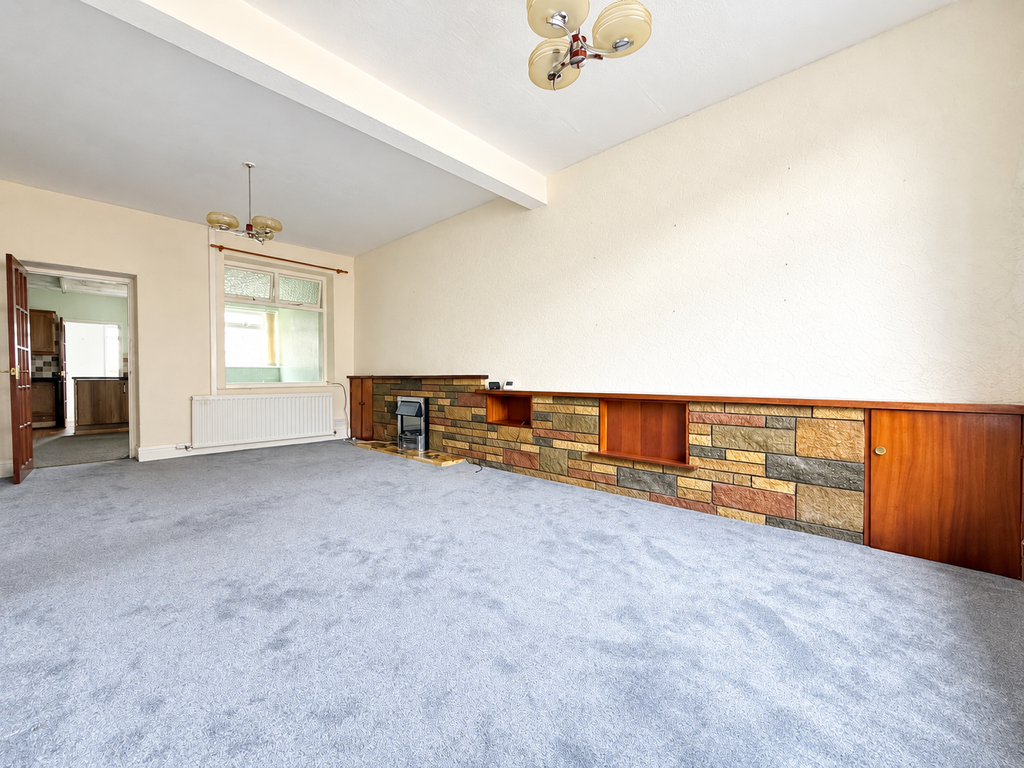 Property photo 2 of 13 8C76F4A5-466E-48D6-9Cb3-62Eda9A5B40E