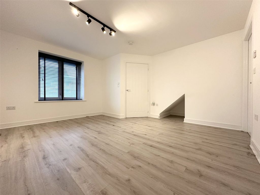 Property photo 2 of 22 Lounge