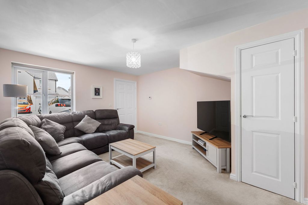 Property photo 3 of 31