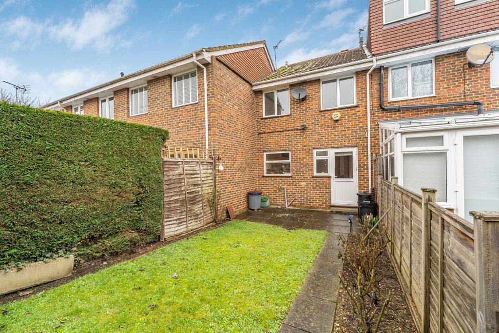 Property photo 2 of 14 Almond Ave (21)