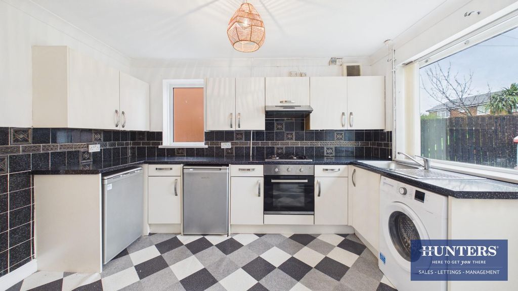 Property photo 3 of 21 Kitchen