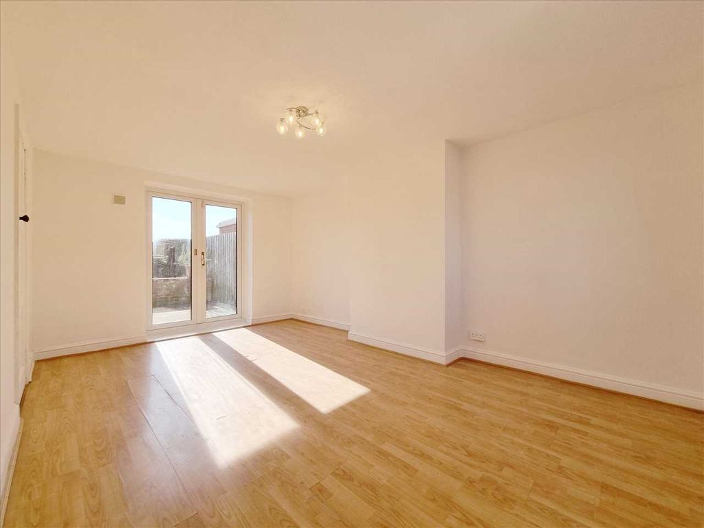 Property photo 2 of 14 Lounge: