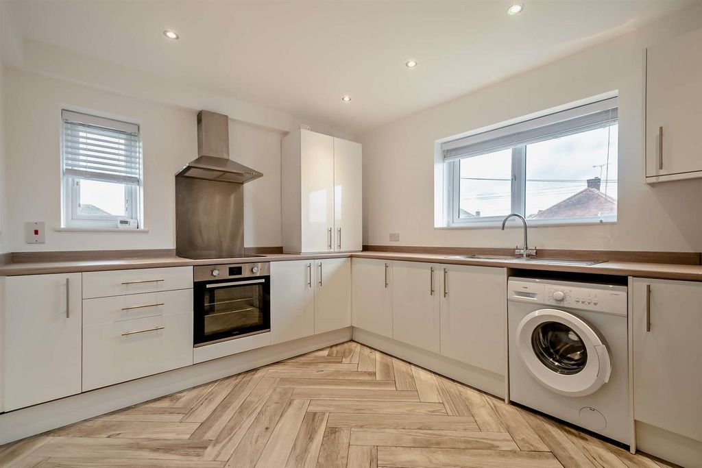 Property photo 3 of 12 8670731-Interior01-800.Jpg