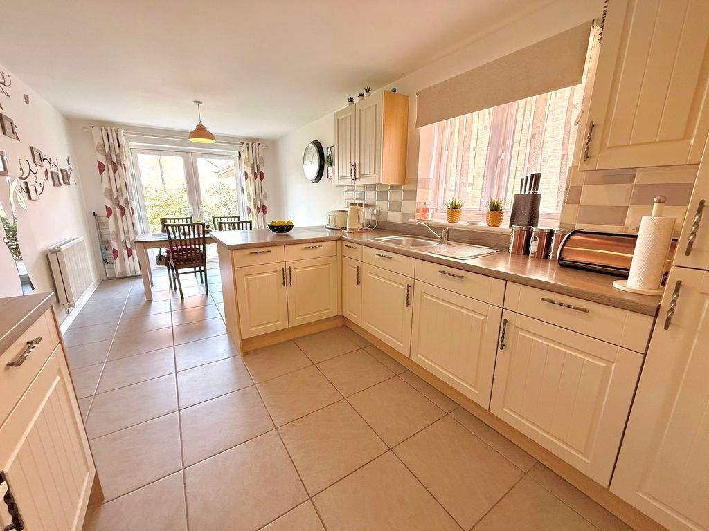 Property photo 3 of 25 Kitchen