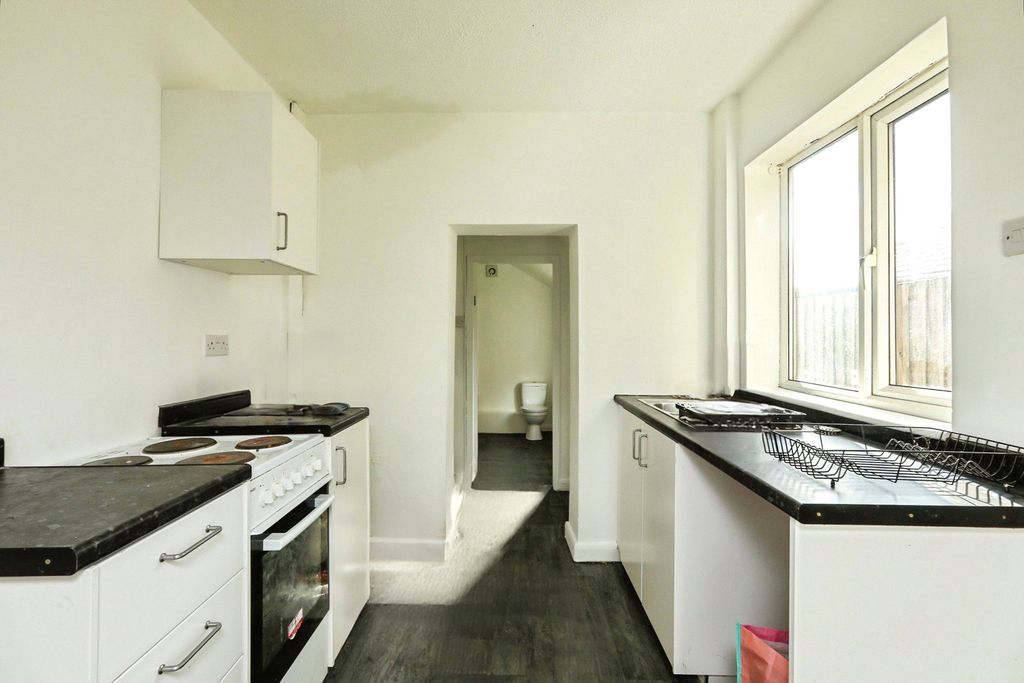 Property photo 2 of 18 Picture No. 24