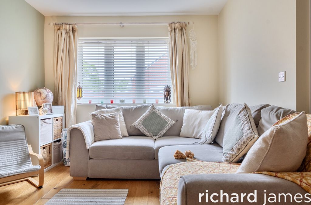Property photo 3 of 16 c5038ce23A514181846c236973B802Aa