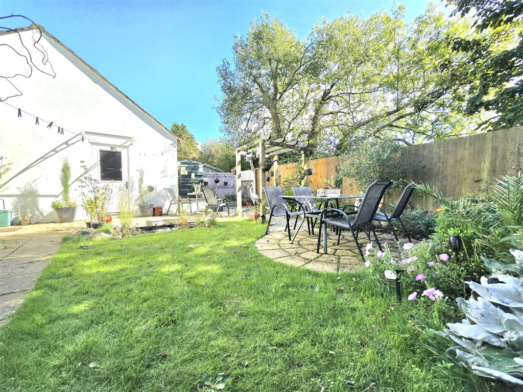 Property photo 3 of 14 Picture No. 11