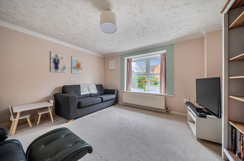 Property photo 2 of 15 Lounge