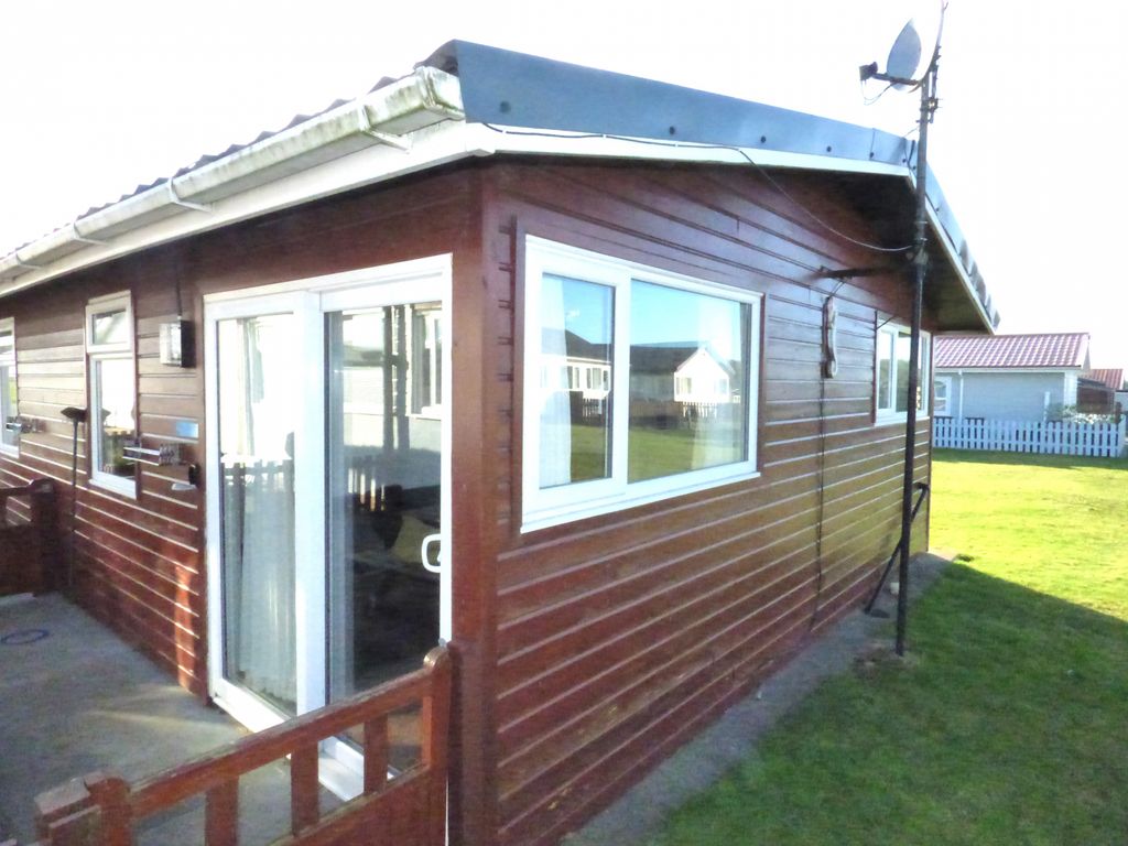 Property photo 1 of 9 2 Bedroom Semi-Detached Holiday Chalet. All Contents Included