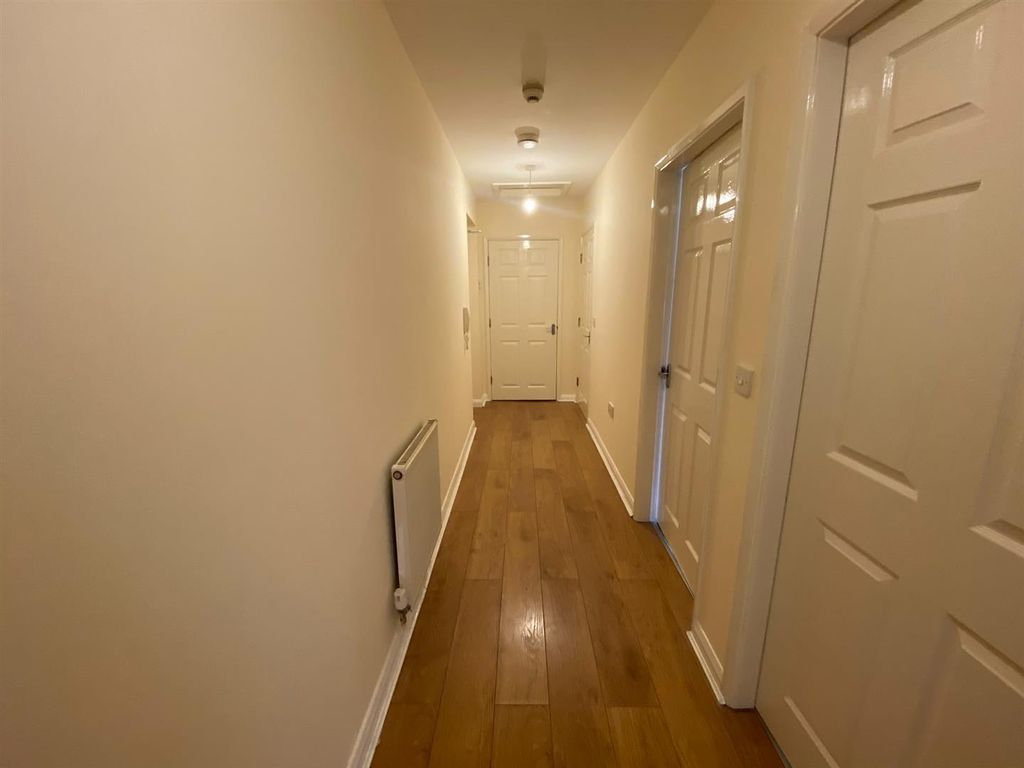 Property photo 2 of 9 Hallway.Jpeg