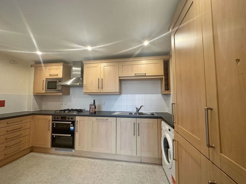 Property photo 3 of 7 Kitchen