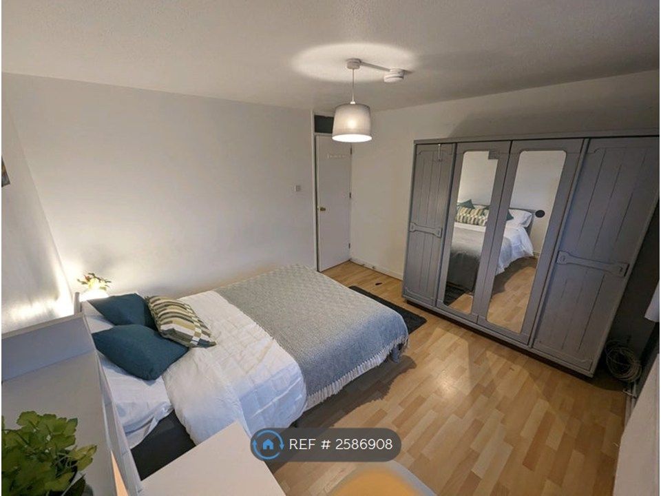 Property photo 3 of 10 Room 2
