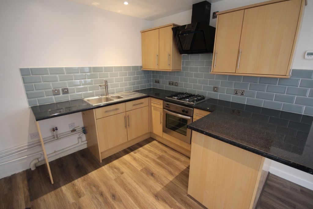 Property photo 2 of 10 Kitchen