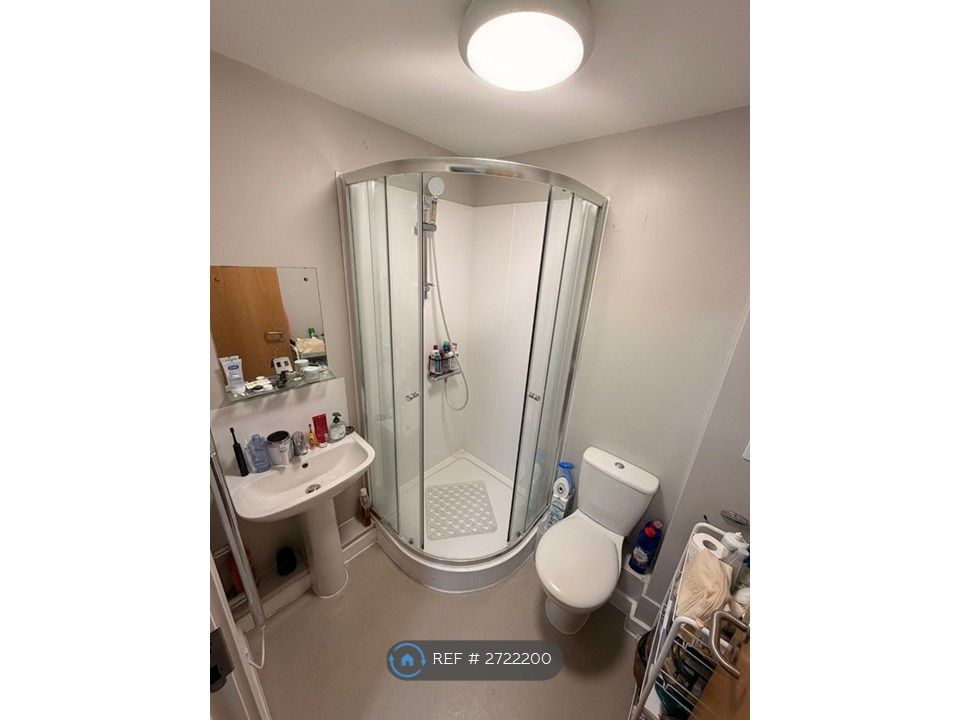 Property photo 2 of 8 Ensuite Bathroom