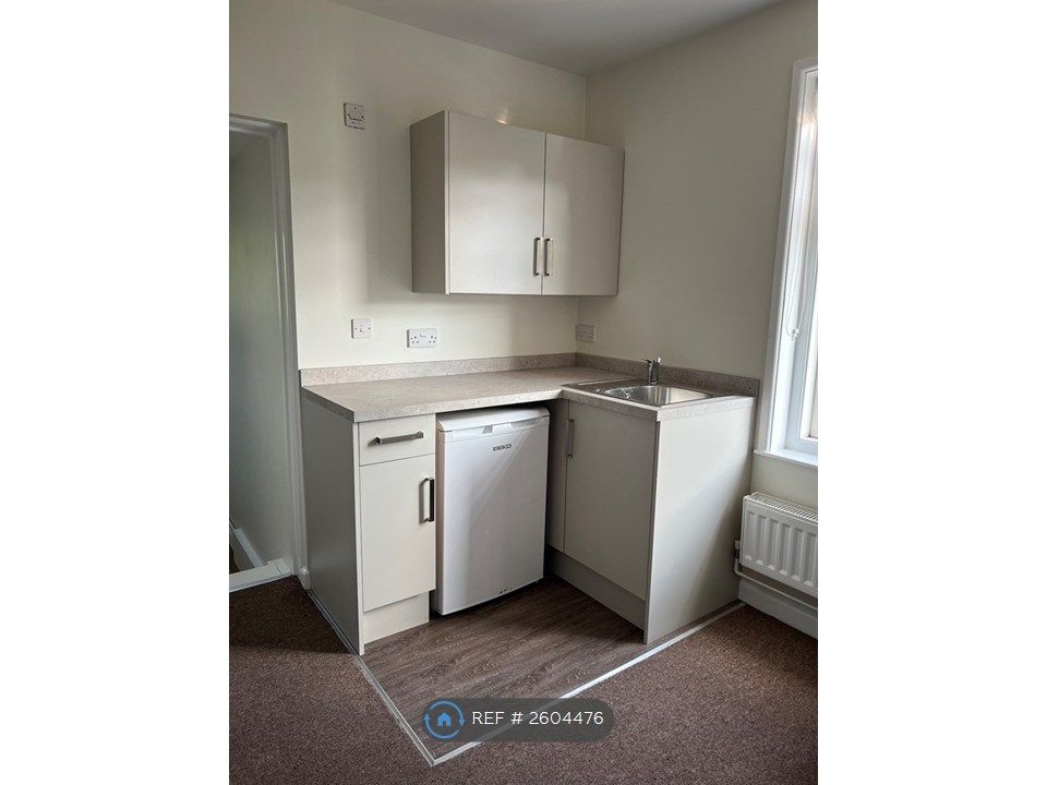 Property photo 2 of 11 Kitchenette Area R6