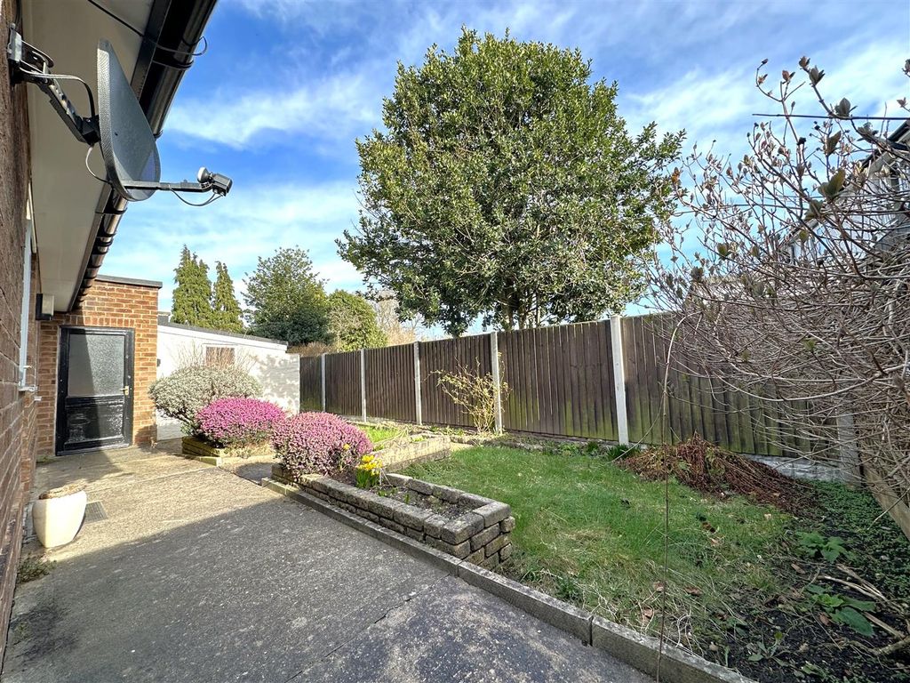 Property photo 3 of 16 Enclosed Rear Garden 860