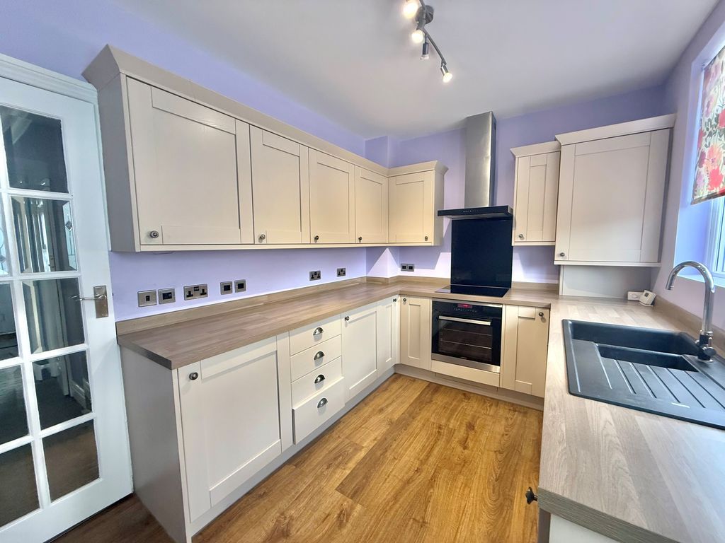 Property photo 3 of 9 Photo 9