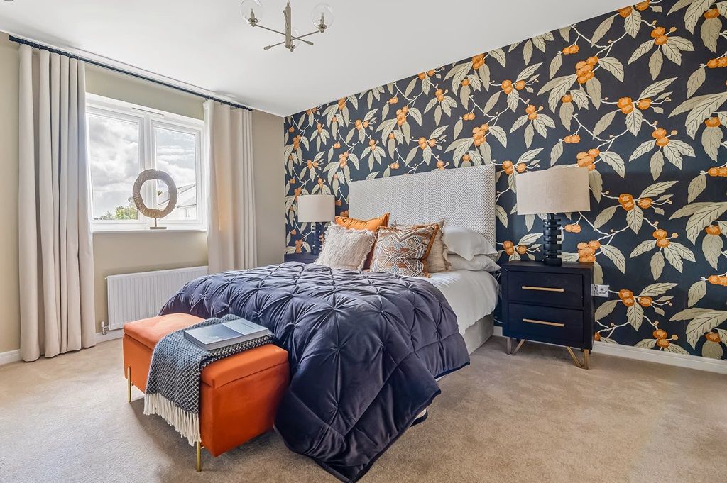 Property photo 1 of 12 Large Double Bedroom With Plenty Of Space