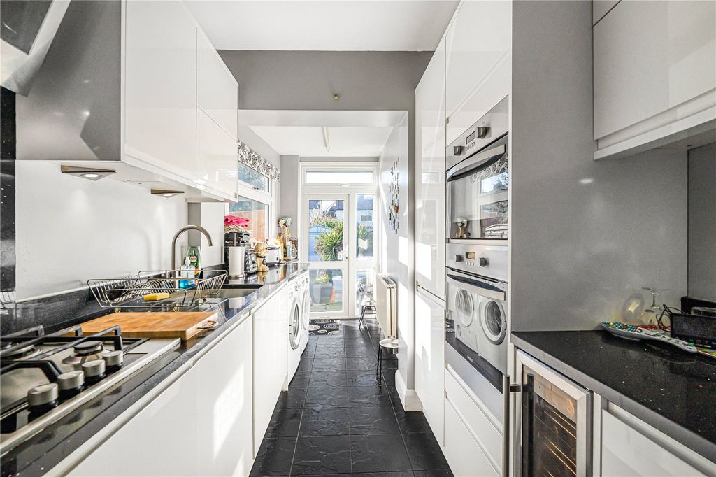 Property photo 3 of 14 Kitchen