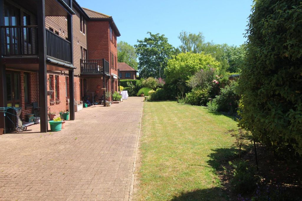 Property photo 2 of 16 Garden.Jpg