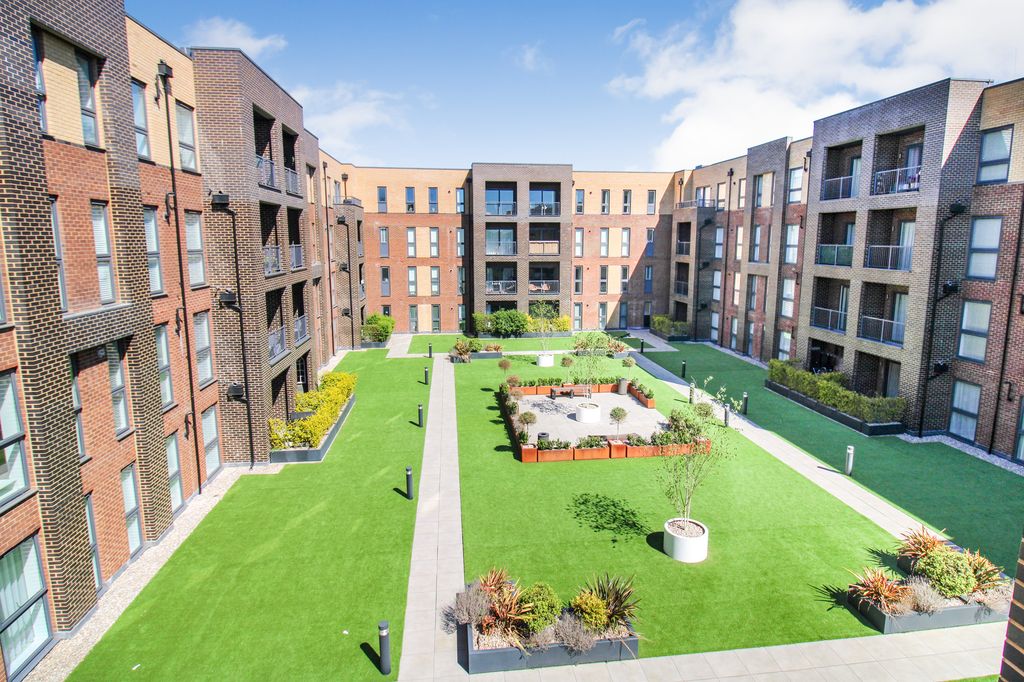Additional image 4 of 2 bed flat for saleMoorfield Place, Farnborough GU14