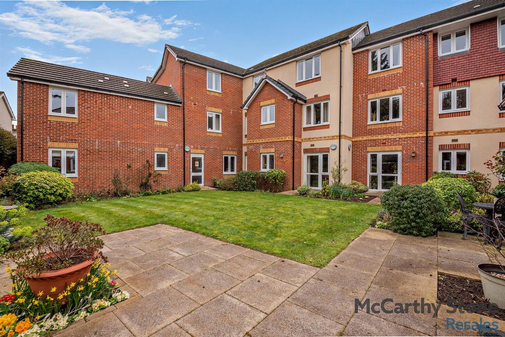 Property photo 1 of 18 8682445-Exterior05-800.Jpg