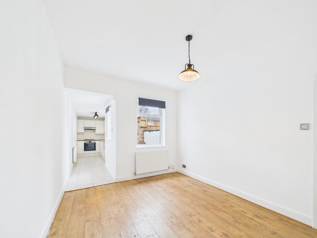 Property photo 3 of 11 Cam01740G0-Pr0515-Still005