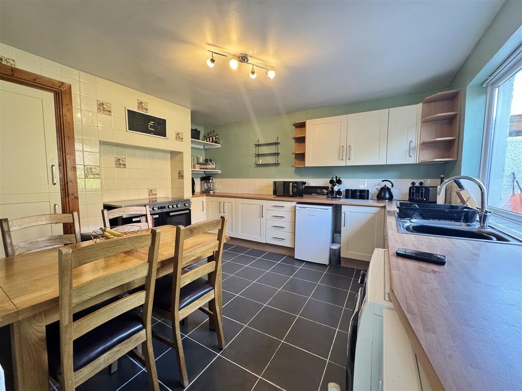 Property photo 2 of 17 Kitchen