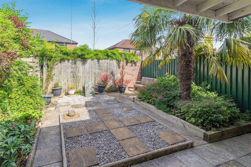 Property photo 2 of 14 8697162-Exterior01.Jpg