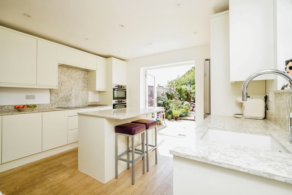 Property photo 3 of 19 Pbox-Img.Jpg