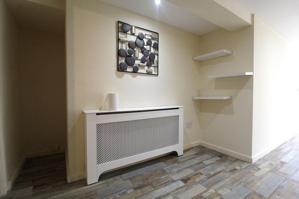 Property photo 3 of 10 Hallway