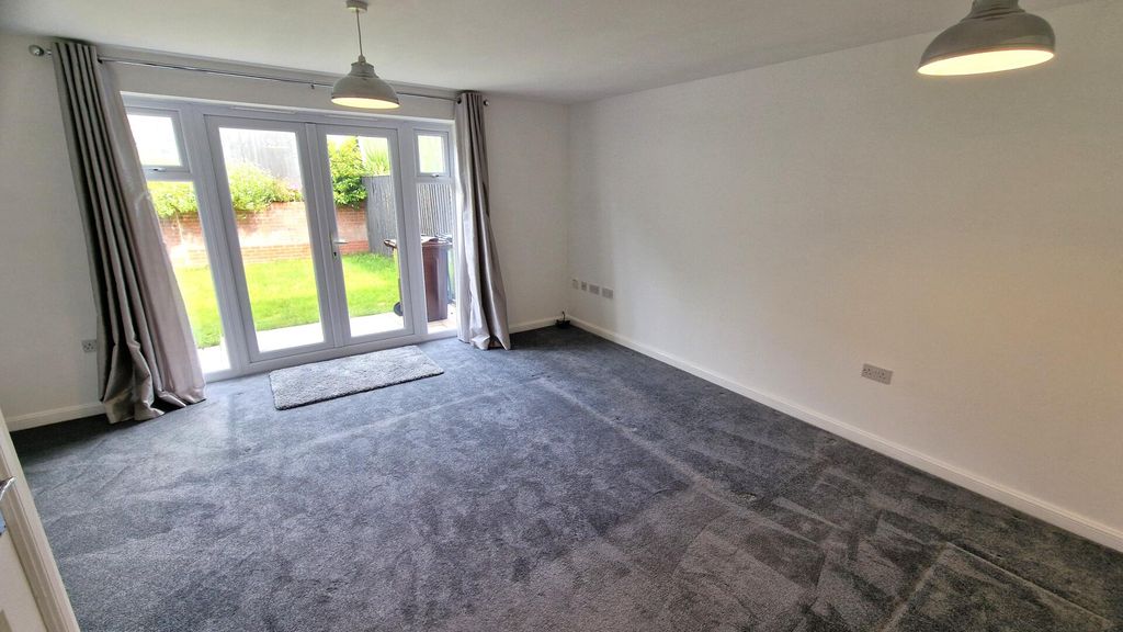 Property photo 2 of 47 Living Room