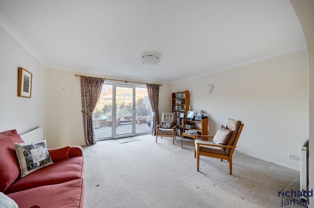 Property photo 3 of 13 34614F2Af841432195A0E8F5673A4A8c