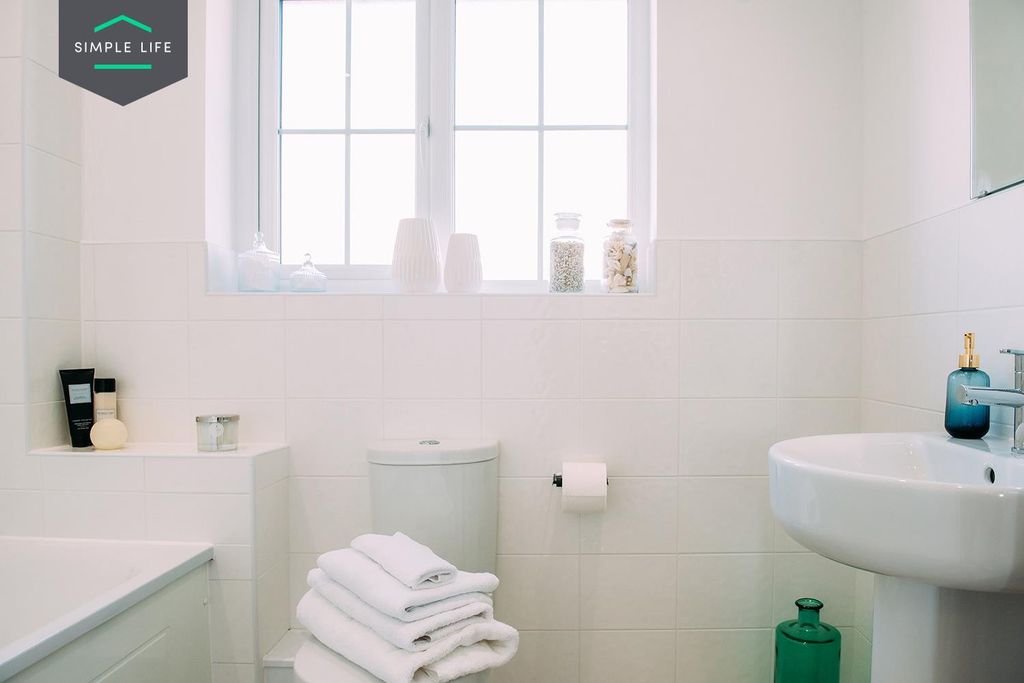 Property photo 3 of 11 8. Ellesmere Bathroom.Jpg