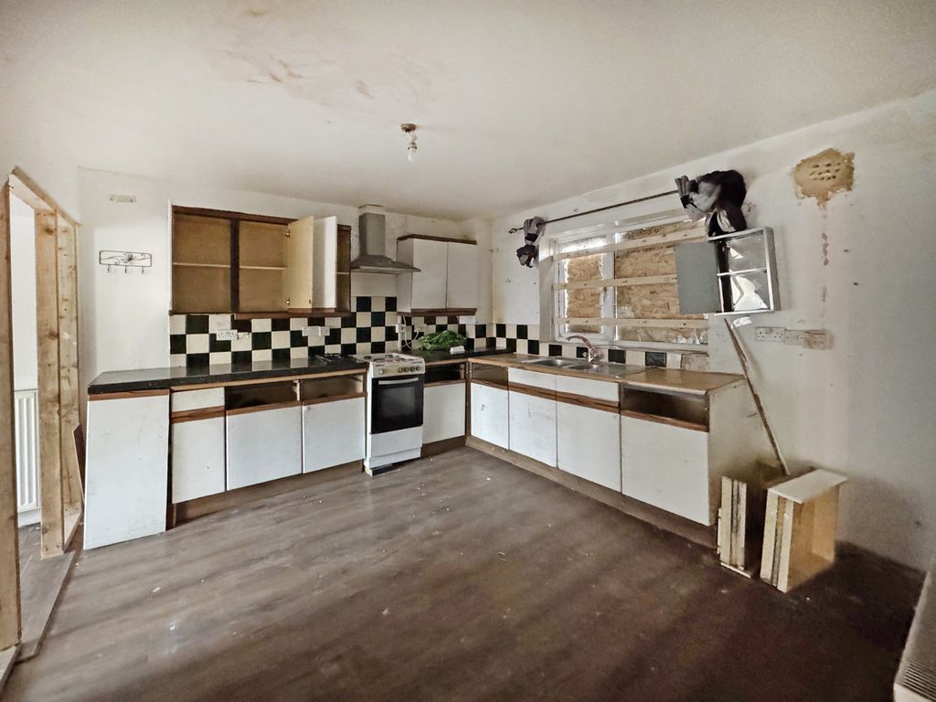 Property photo 3 of 25