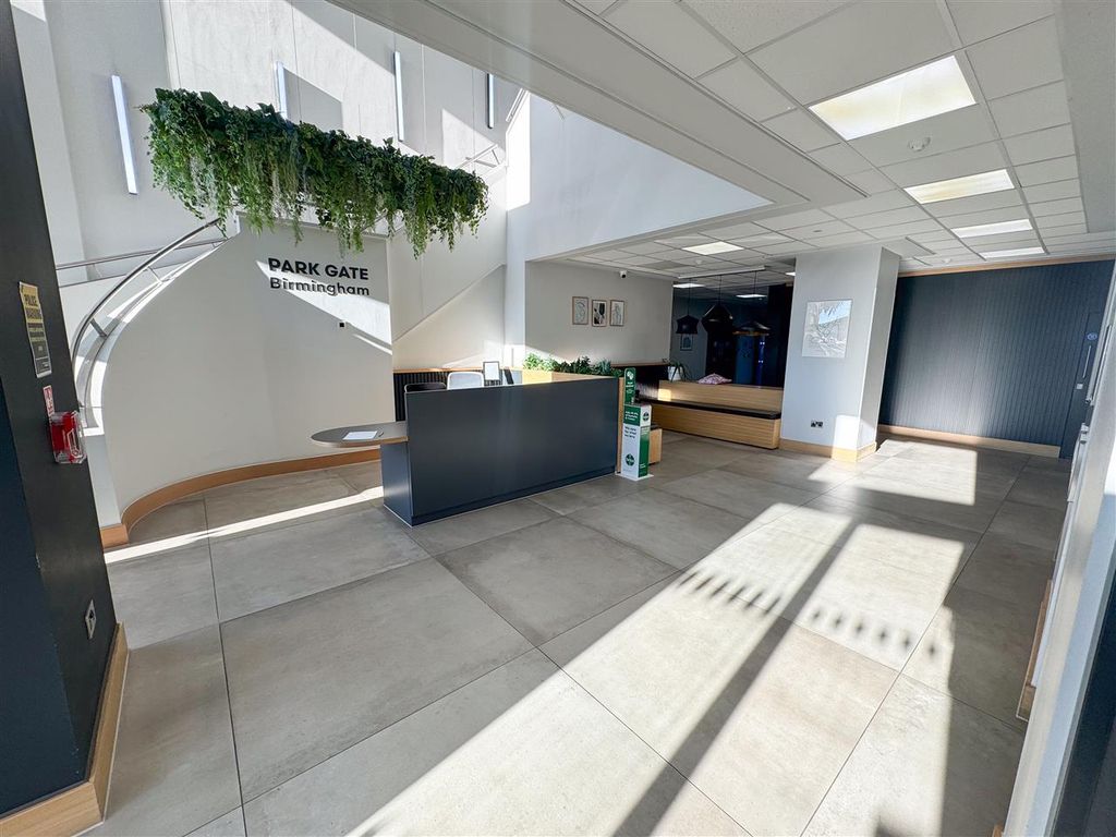 Property photo 3 of 10 Communal Entrance