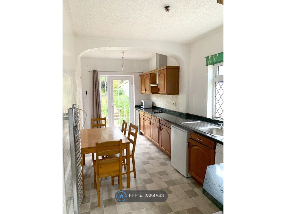 Property photo 3 of 12 Kitchen