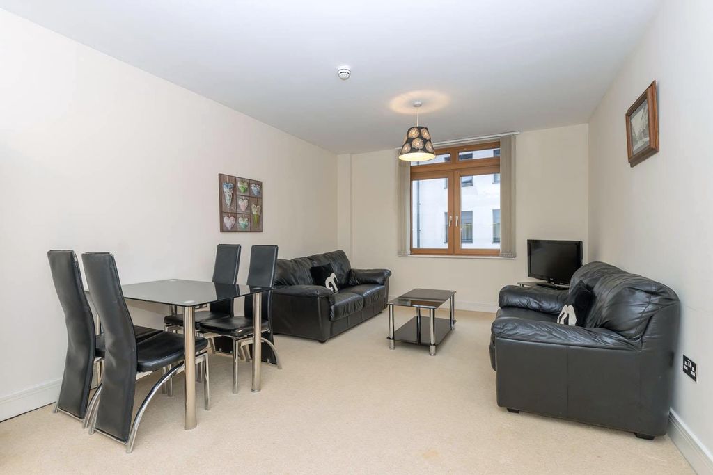 Property photo 2 of 11 Living Room