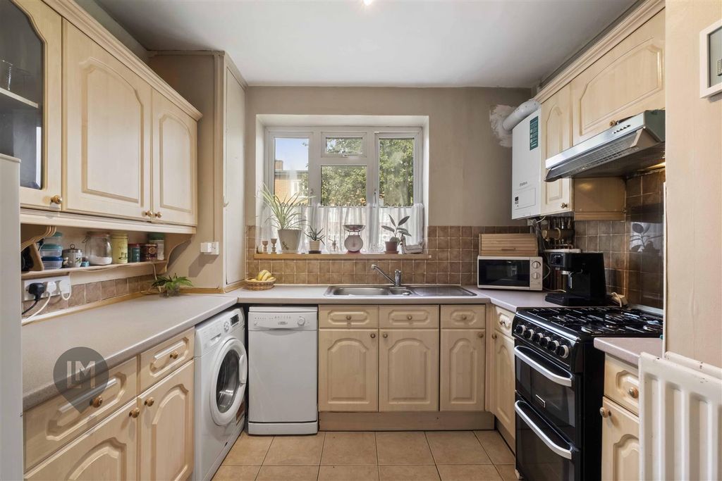Property photo 3 of 6 Kitchen