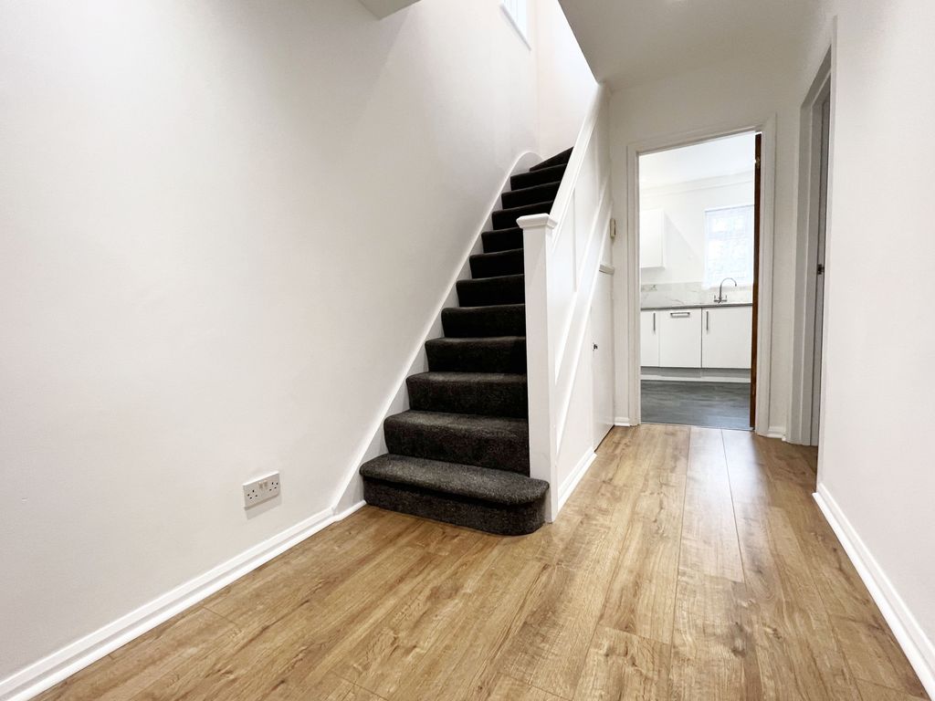 Property photo 2 of 28