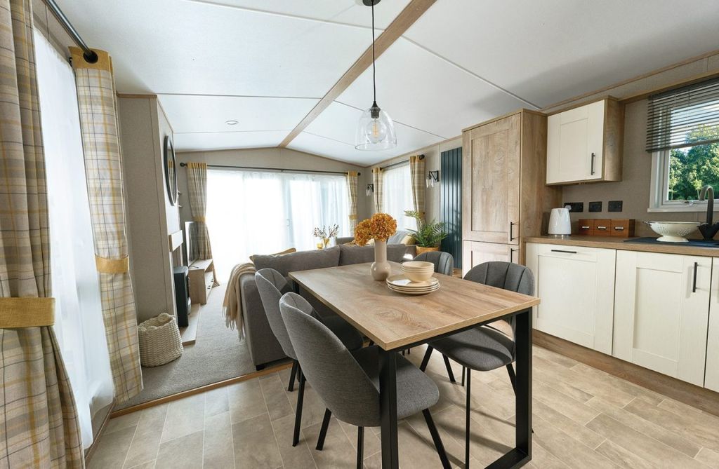 Property photo 3 of 8 Abi Beverley Loungealt 03 0515 Rt 1920x1254 1536x1003