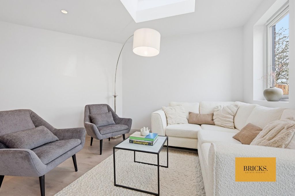 Property photo 3 of 21