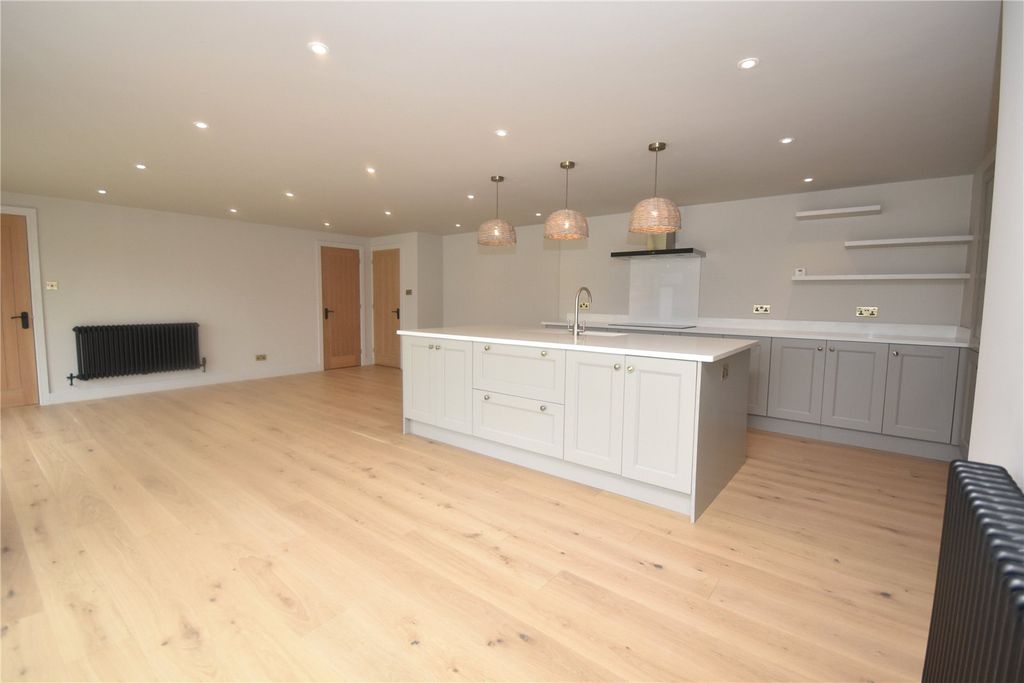 Property photo 2 of 26 Picture No. 16