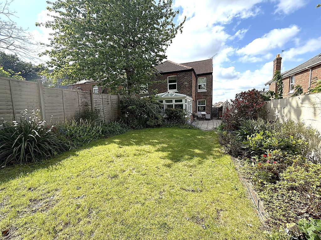 Property photo 2 of 26
