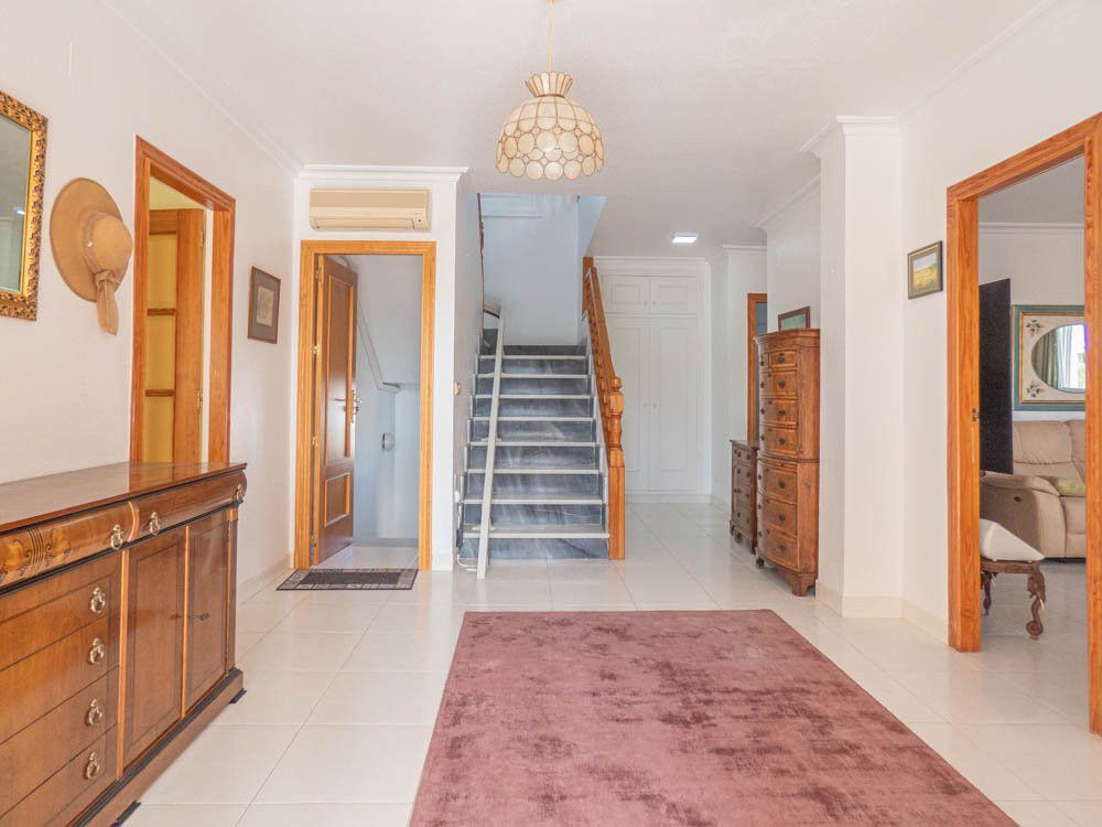 Property photo 2 of 50