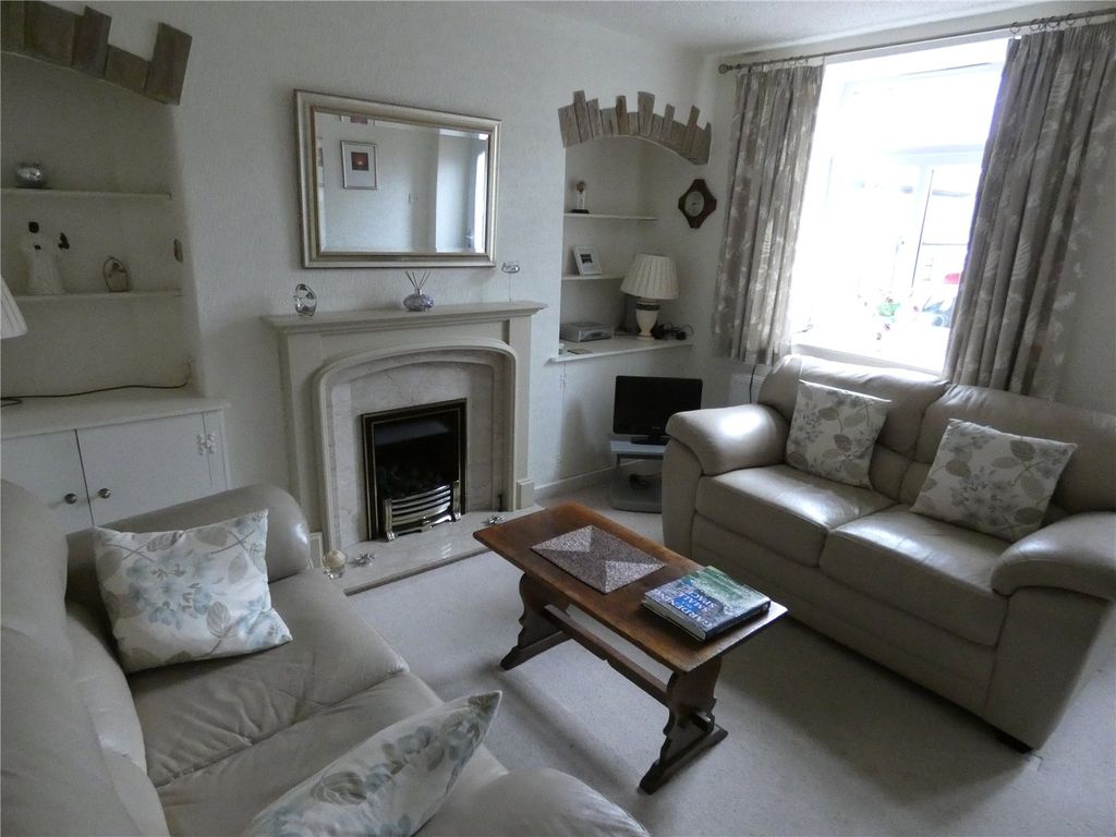 Property photo 3 of 12 Lounge